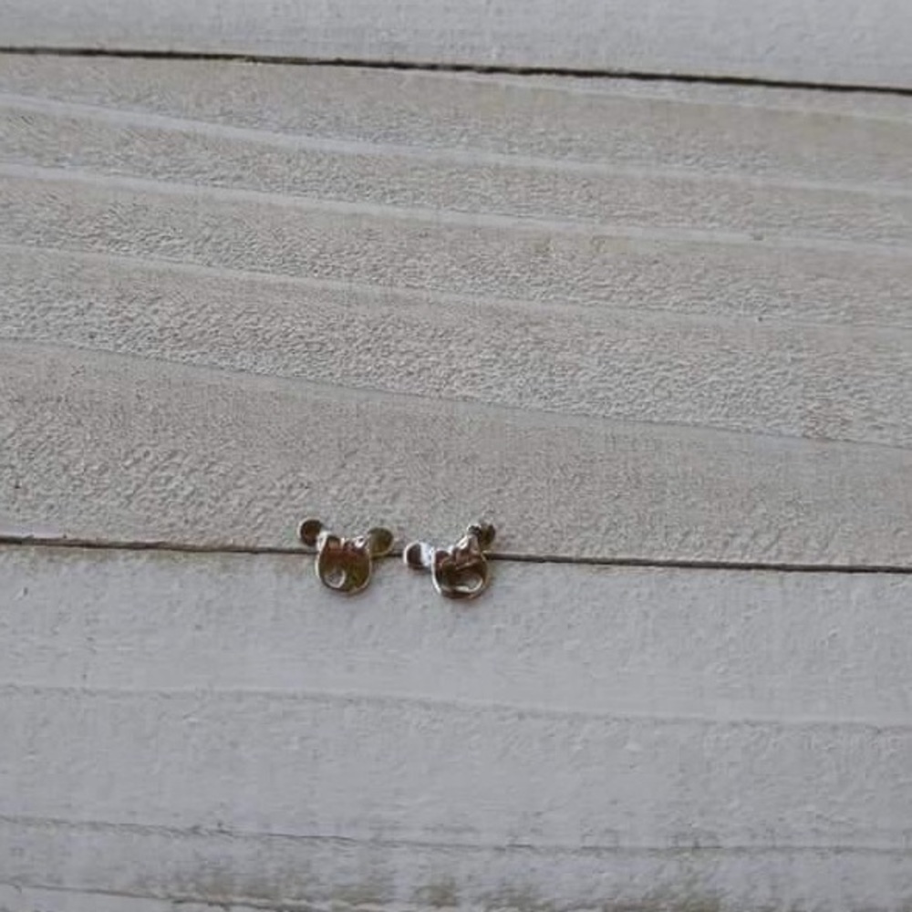 Minnie Mouse stud earrings